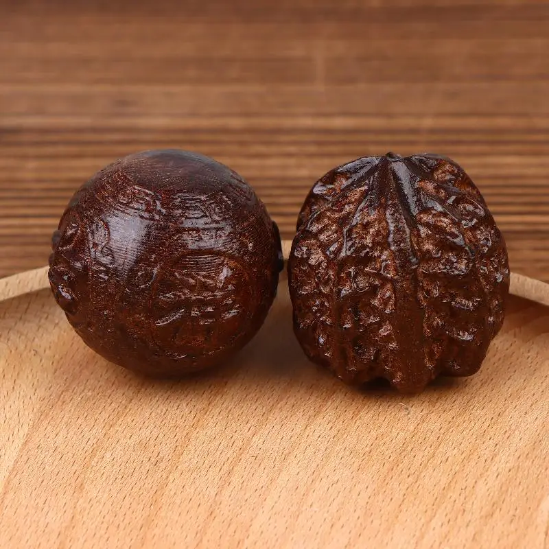 〔San〕Relief Walnut Handheld Ball Sandalwood Handheld Ball Massage Exercise Healthcare Plaything Hand-Worn Ball 1Pair
