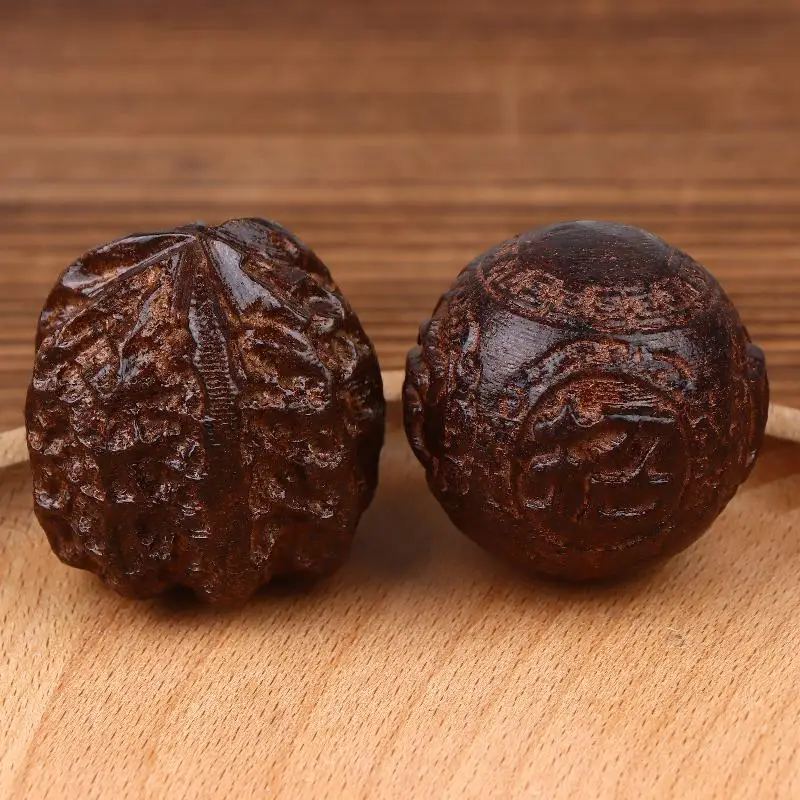 〔San〕Relief Walnut Handheld Ball Sandalwood Handheld Ball Massage Exercise Healthcare Plaything Hand-Worn Ball 1Pair