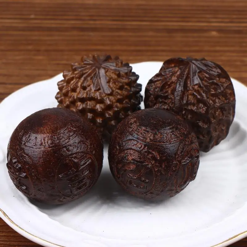 〔San〕Relief Walnut Handheld Ball Sandalwood Handheld Ball Massage Exercise Healthcare Plaything Hand-Worn Ball 1Pair