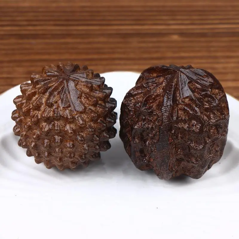 〔San〕Relief Walnut Handheld Ball Sandalwood Handheld Ball Massage Exercise Healthcare Plaything Hand-Worn Ball 1Pair